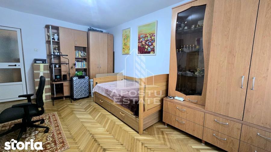 Apartament de vanzare 2 camere, decomandat, centrala proprie, Aradului - 1