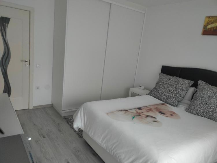 Apartament de vânzare - 5