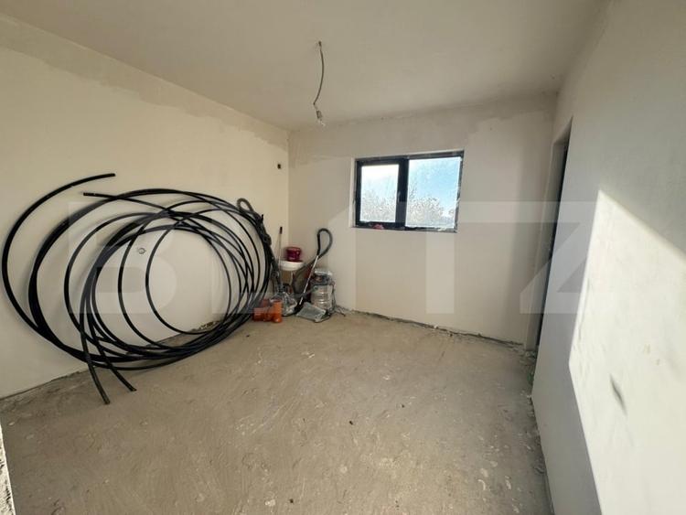 Casa P+M, exterior finisat, interior la gri, 500 mp teren, Simnicul de jos - 6