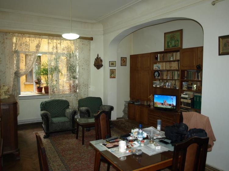 Apartament cu 3 camere semidecomandat în Armeneasca