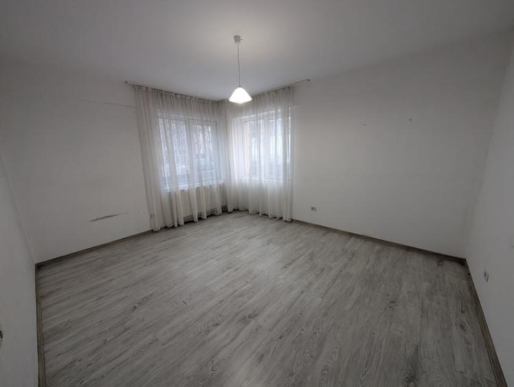 Apartament decomandat Bloc NOU - zona Milcov - 12