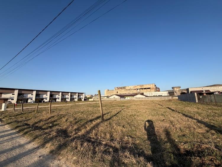 Teren intravilan de vânzare, disponibil și pe parcele - 1