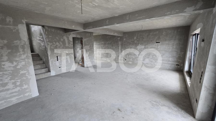 Duplex de vanzare 450mp teren liber 4 camere 2 bai 2 parcari Selimbar - 3