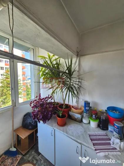Apartament cu 3 camere decomandat în Găvana