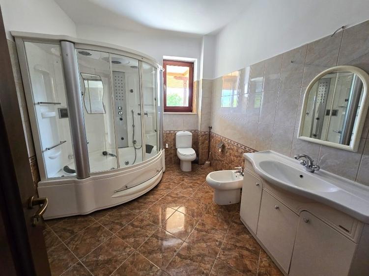 Casa / Vila / Conac Breaza 15 camere + - 16