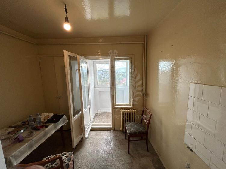Apartament cu 4 camere decomandat în Sud