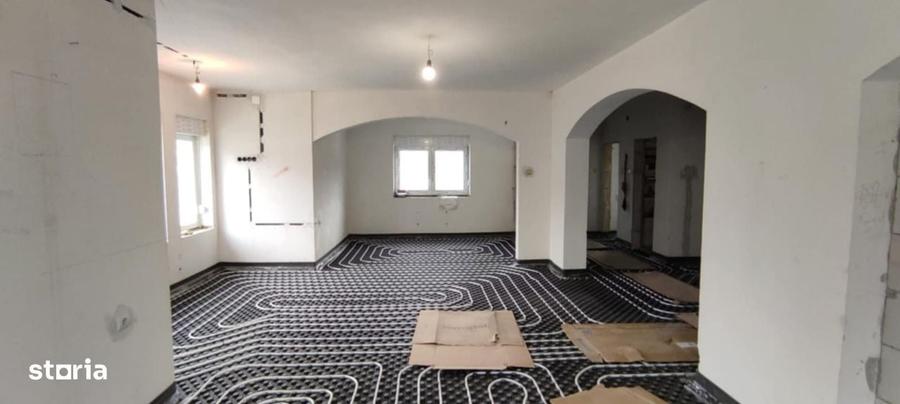 Casă cu 4 camere în Mihai Viteazu