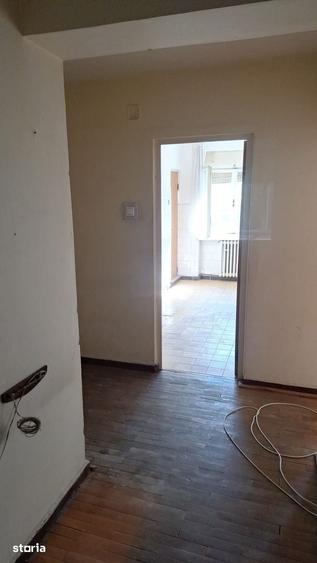 Apartament cu 3 camere decomandat în Valea Borcutului