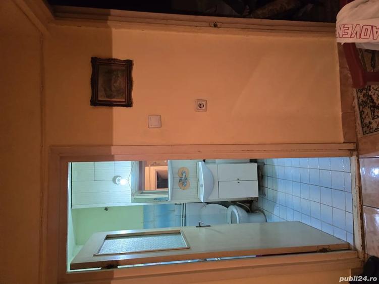 Apartament cu 3 camere semidecomandat în Central