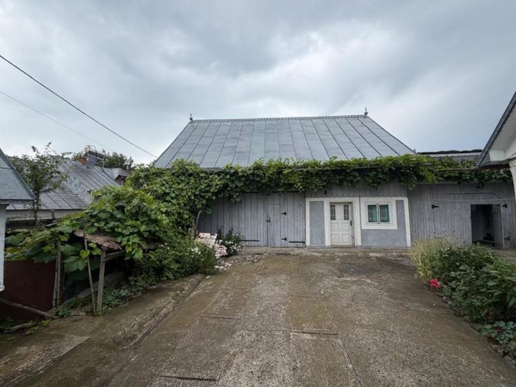 Casă cu 2 camere cu Teren 2100 Mp în Bălcăuți