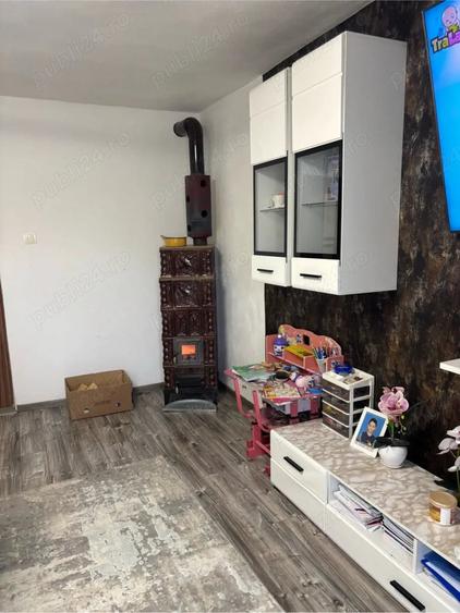 Casă cu 5 camere cu Teren 900 Mp în Cristian