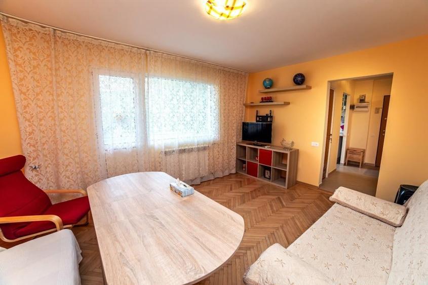 Apartament cu 4 camere decomandat, mobilat în Titan