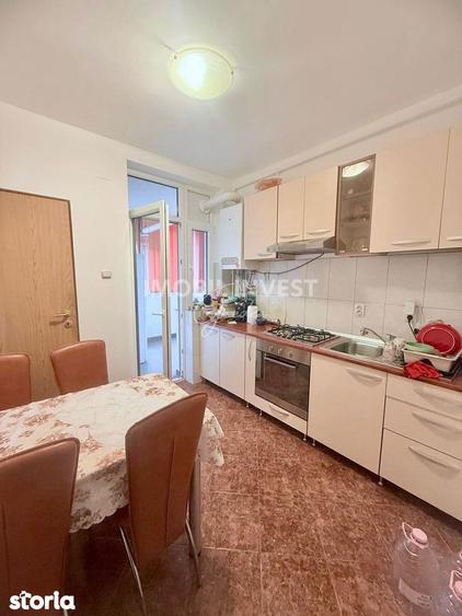Apartament cu 3 camere în Cetate