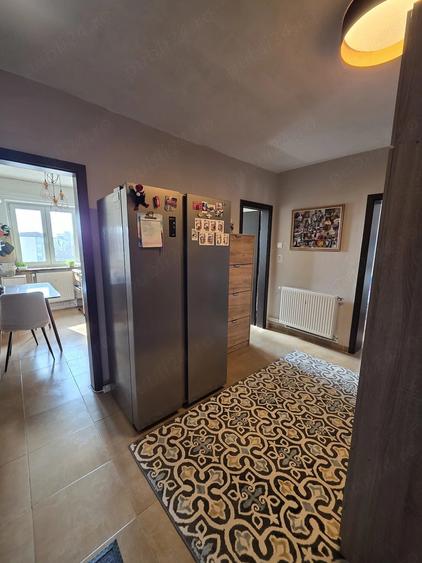 Apartament cu 3 camere decomandat în 1 Mai