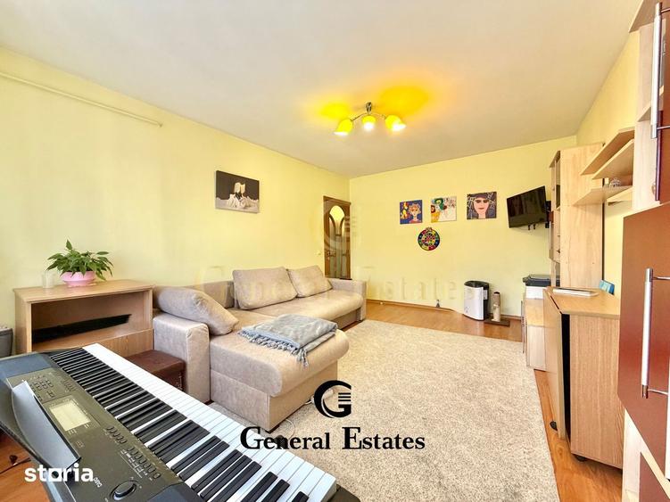 Apartament cu 3 camere decomandat în Nicolina