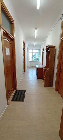 Birou, de 48.770000457764 mp, în P-ța Romană