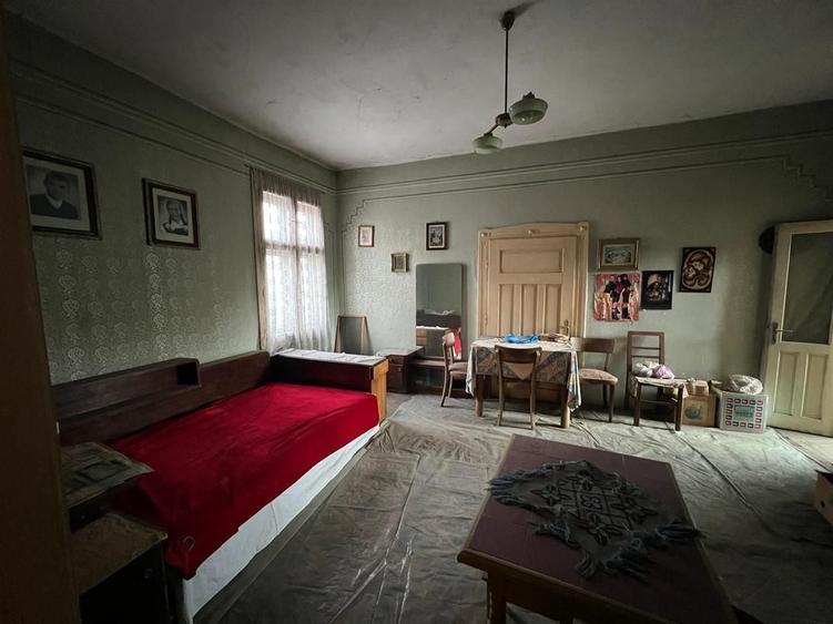Apartament cu 7 camere decomandat în Ultracentral