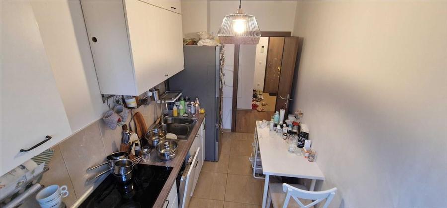 Apartament cu 3 camere decomandat, mobilat în Dumbrăvița