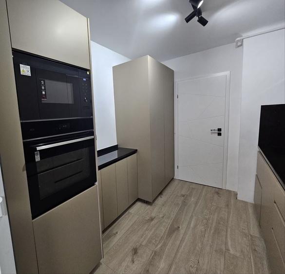 Apartament cu 3 camere decomandat în Republicii