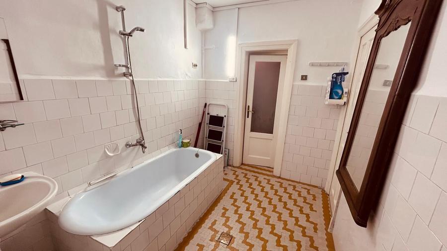 Apartament cu 4 camere decomandat în Unirii