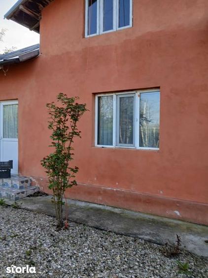 Casă cu 4 camere cu Teren 120 Mp în Poienarii Burchii