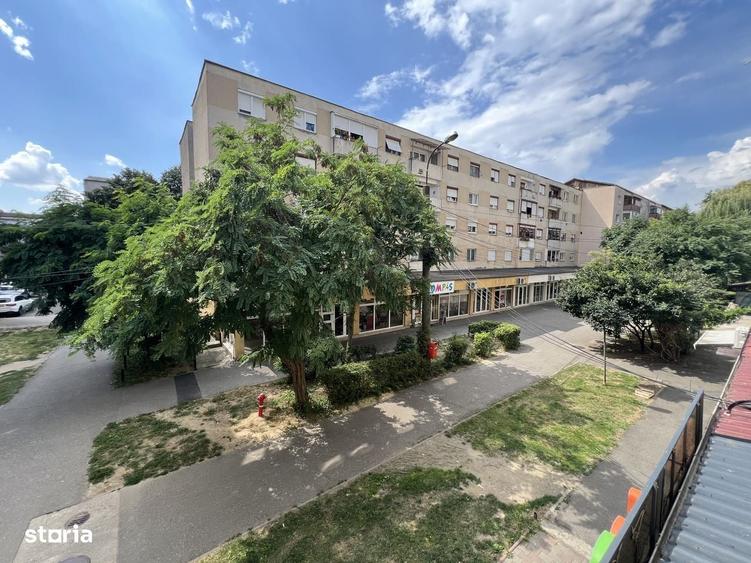 Apartament cu 4 camere în Micro 16