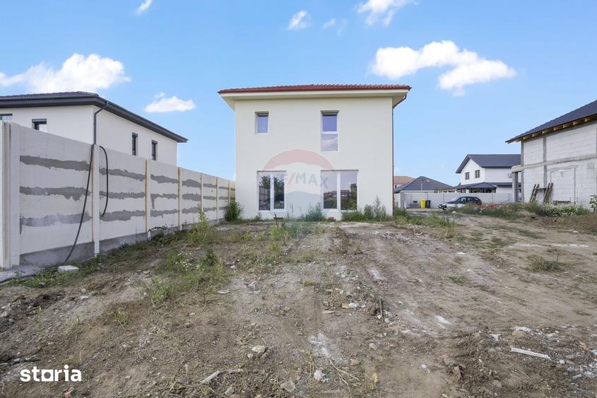 Casă cu 5 camere cu Teren 392 Mp în 6 Vânători