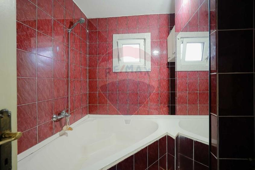 Apartament cu 4 camere decomandat în Rogerius