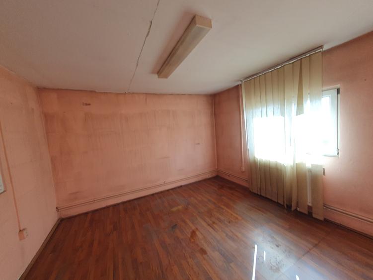 Hala 500 mp, 4,50 e/mp - 5