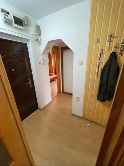 Vand apartament 3 camere, etaj 3-Zona Nord-Unitatea Militara, Vaslui - 2
