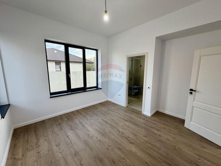 Casa / Vila cu 4 camere de vanzare in zona Nord - 13