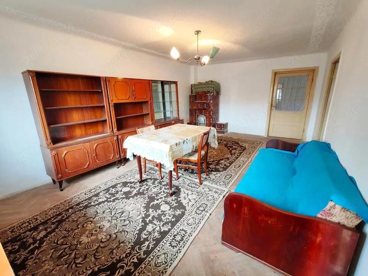 Casa + teren mare in Ghirdoveni, la ?oseaua principala - 2