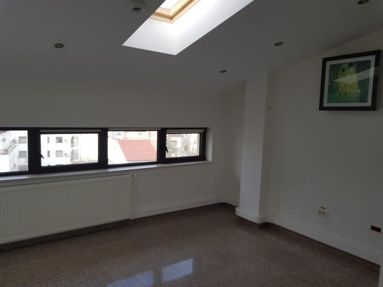 Vanzare imobil birouri pretabil investitie, inchiriata integral - 44