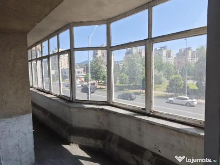 Apartament de vanzare, cu 3 camere spa?ios, etaj 1, zona P - 1