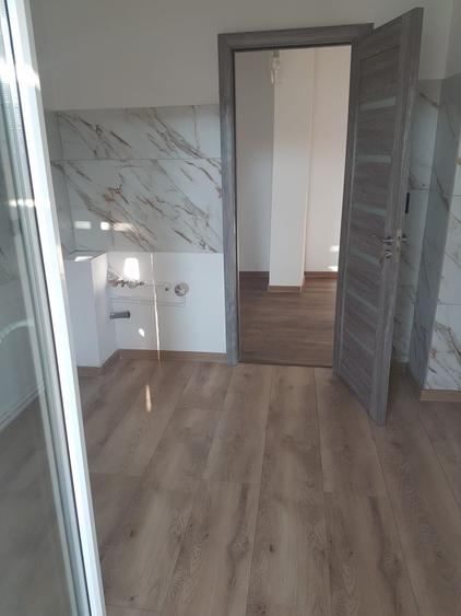 Apartament doua camere, decomandat, etaj 4, cu sarpanta, renovat modern, stradal - 23