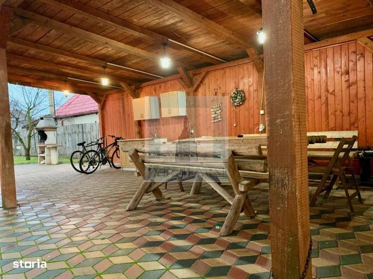 Casă cu 8 camere cu Canalizare în Sânpetru