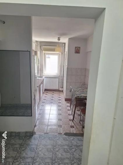 Apartament cu 2 camere decomandat în Piața Nouă
