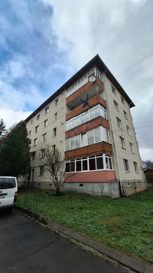 De vanzare apartament cu trei camere ! - 1