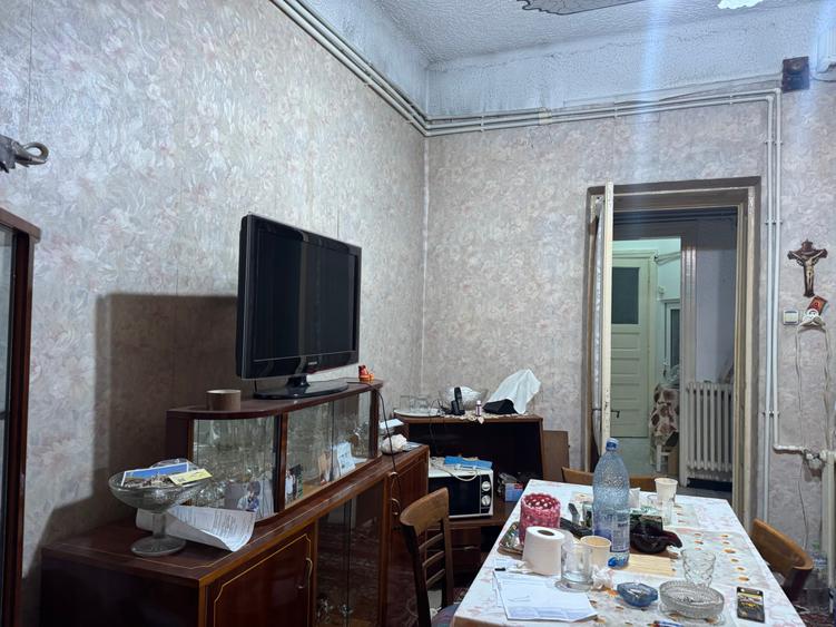 Vând apartament cu 2 camere str Mircea - 2