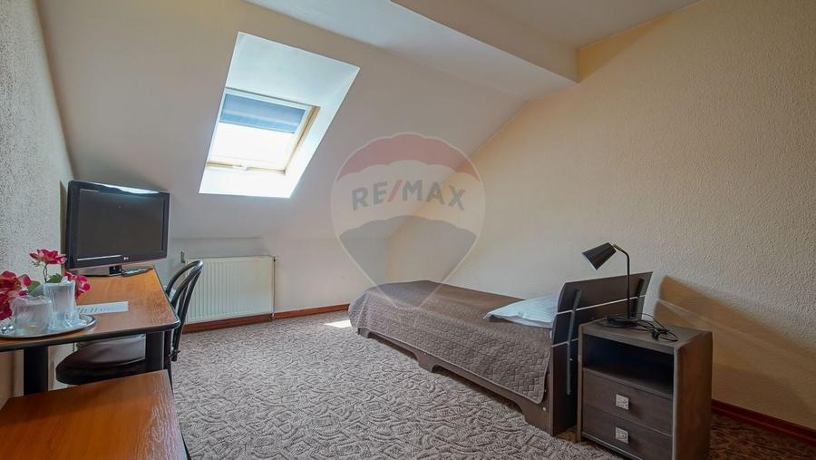 Comision 0 %! Pensiune cu 12 camere de vanzare, str. De Mijloc! - 32