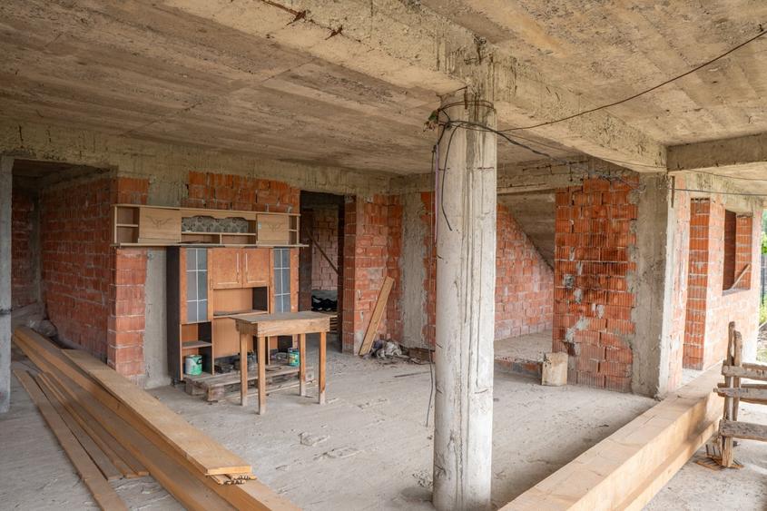 Casă individuală cu 8 camere cu Teren 595 Mp în Grigoreni