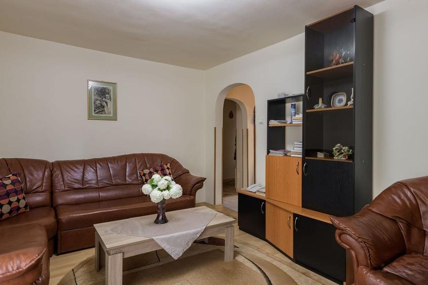 Apartament 4 camere, etaj 2, str. Castanilor, garaj de beton. - 2
