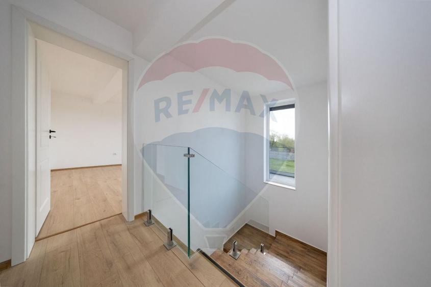 Vila moderna cu 4 camere,  P+E - teren 501 mp - 22