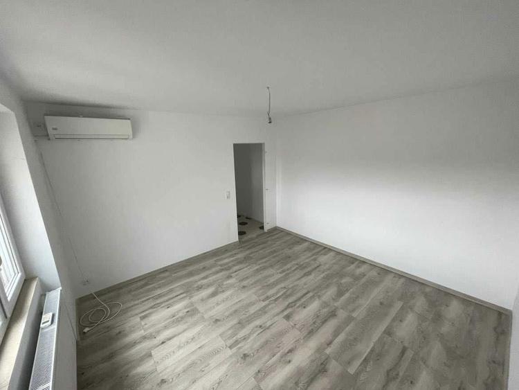 vand apartament str.botizului nr55 60mp etaj 4/4 - 8