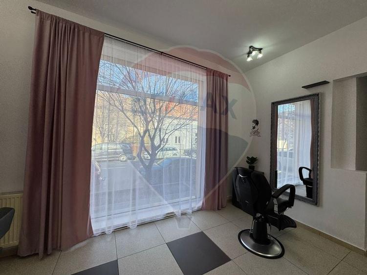 Scaun /camera de inchiriat-salon de infrumusetare (zona centrala) - 5