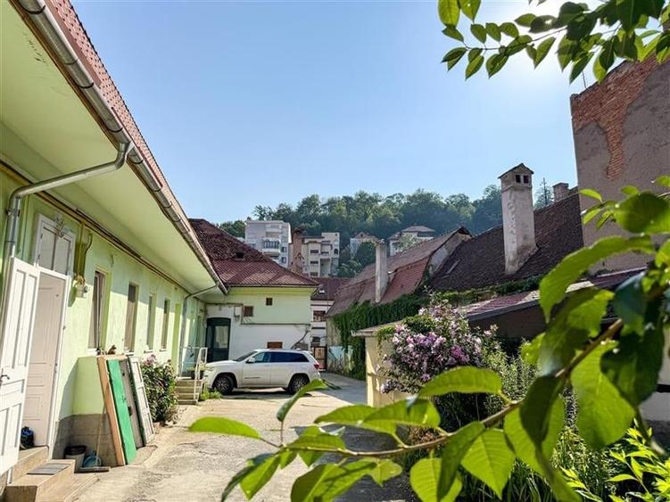 FILM!Apartament 2 camere decomandate, parter, in casa,curte comuna,Central,Braso - 4