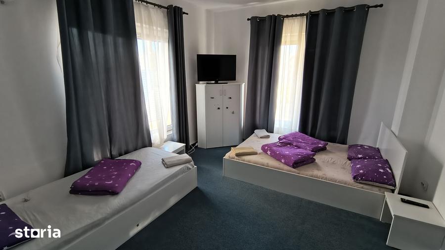 Casă cu 10 camere cu Teren 300 Mp în Sânmartin