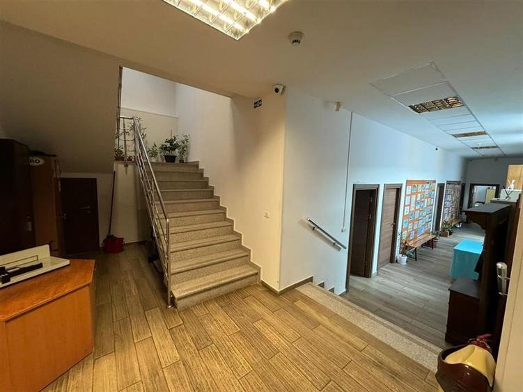 Cladire cu un aspect aparte de inchiriat in Centrul Focsaniului - 4