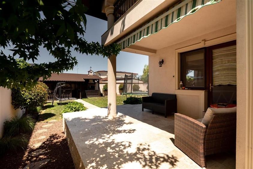 RECO Vila cu 5 camere str. Apateului- zona Nufarul - 37