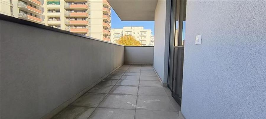 Apartament cu 3 camere nedecomandat în Aradului